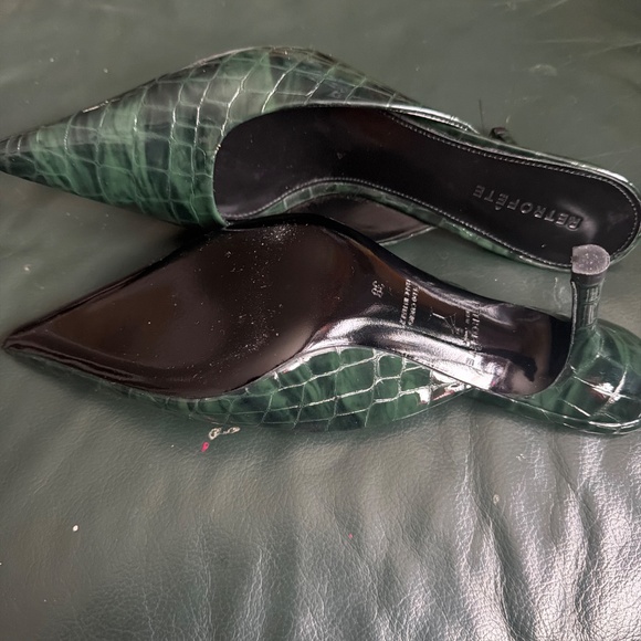 Shoes - Picture 5 of 6